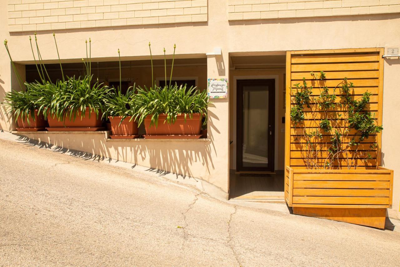 Resilienza Tropical Apartments & Room Порто-Сант'Эльпидио Экстерьер фото